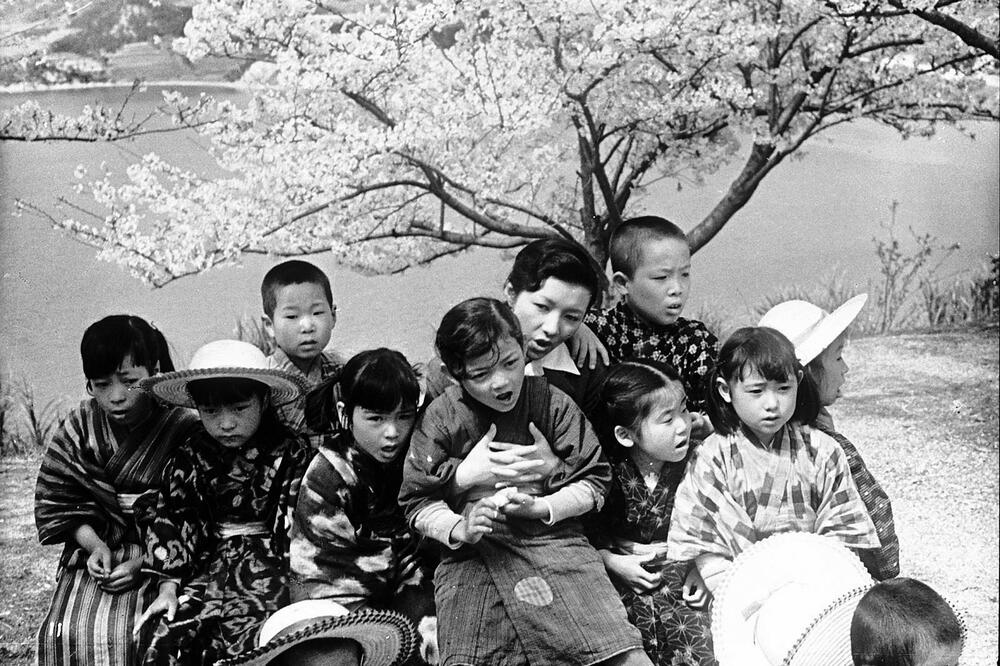 dvadeset četvoro očiju