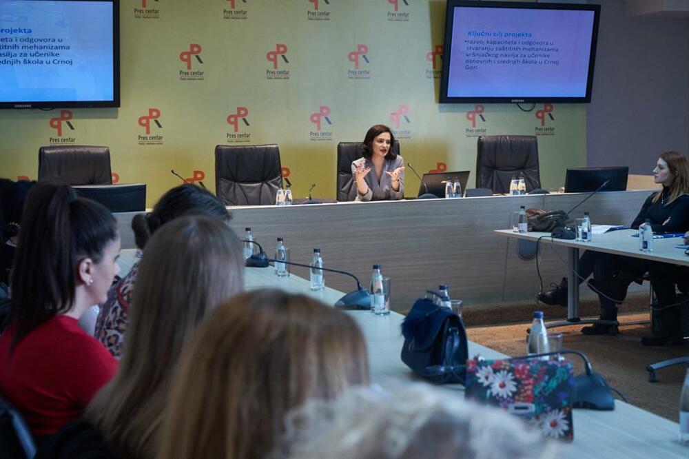 Sa treninga za članice mreže nevladinih organizacija za borbu protiv vršnjačkog nasilja, Foto: PR Centar