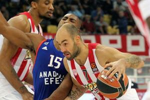 Efes „izdušio” u paklu Pireja