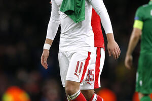 Ozil ostaje u Arsenalu ako Venger produži ugovor