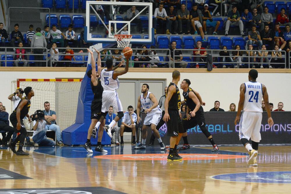 Oktavijus Elis, Foto: Vijesti