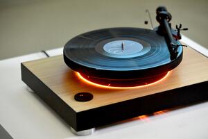Slovenci napravili gramofon s lebdećom pločom