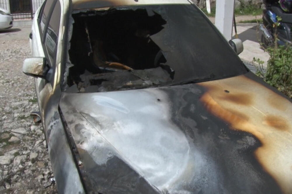 Budva zapaljeno auto, Foto: Vuk Lajović
