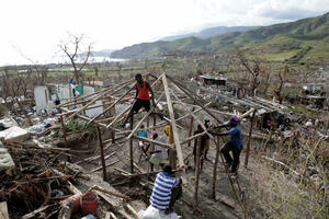 Haitiju stiže pomoć u hrani i vodi