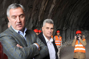 Đukanović: Za brigu je što se novac sa drugih adresa ubacuje u CG