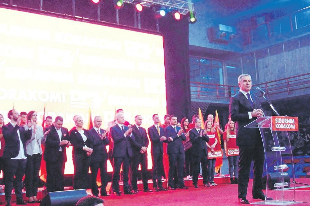 Milo Đukanović Bijelo Polje, tribina DPS Bijelo Polje, Foto: Jadranka Ćetković