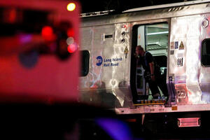 SAD: Sudar dva voza, 33 osobe povrijeđene