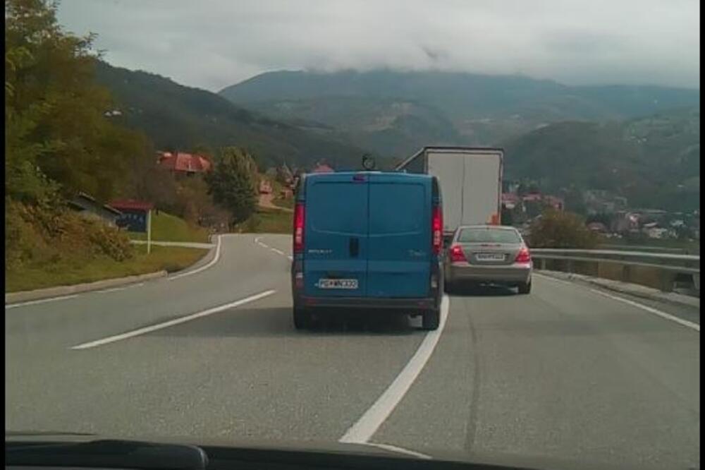 Vozilo Ministarstva pravde, Foto: Čitalac "Vijesti"