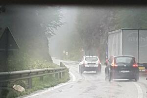 Umjesto da budu primjer: Ovako policija vozi po crnogorskim...