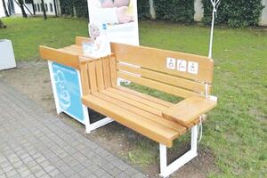 U Podgorici od subote klupe za povijanje i dojenje