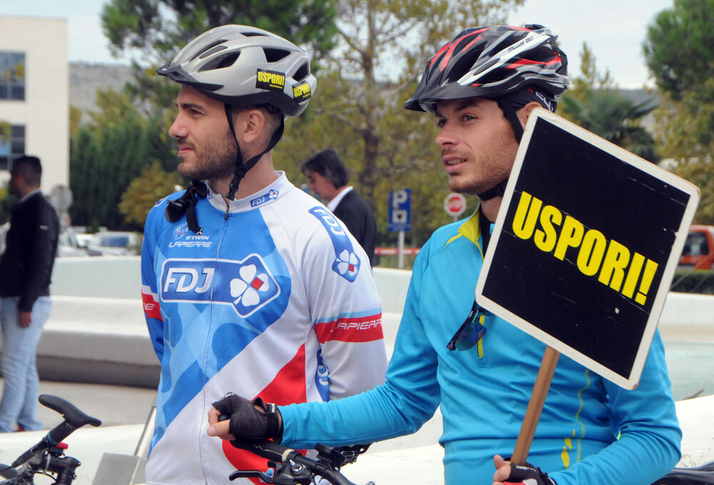 uspori, protestna šetnja