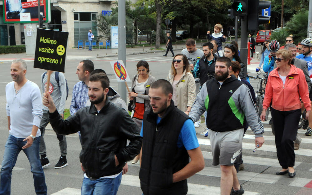 uspori, protestna šetnja