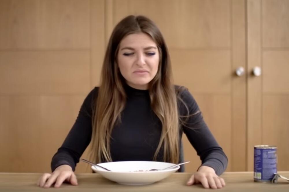 Emili, pseća hrana, Foto: Screenshot (YouTube)