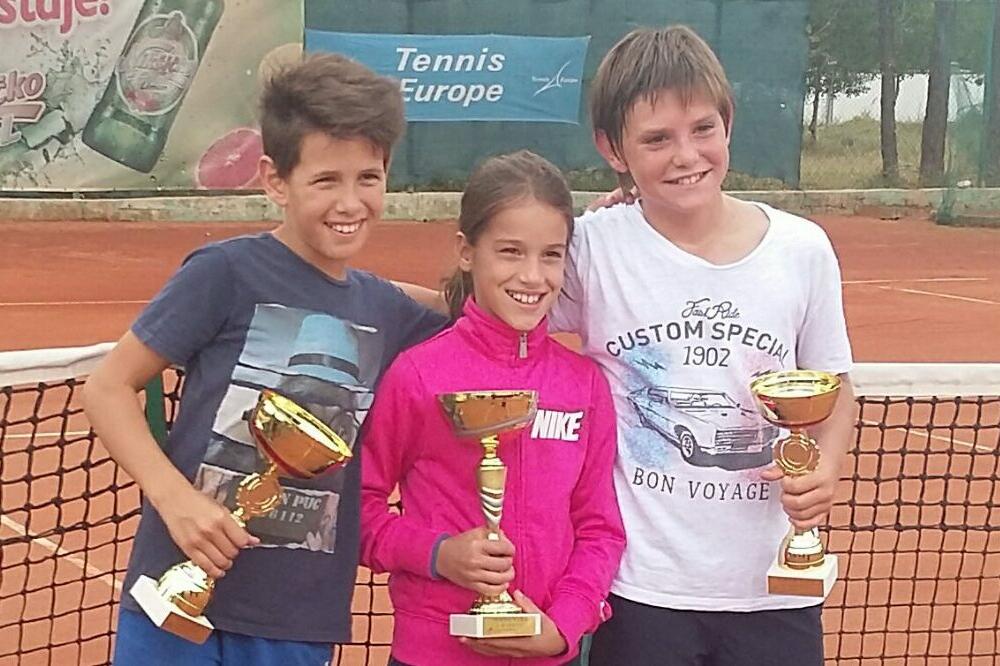 Tenis, Foto: Privatni album