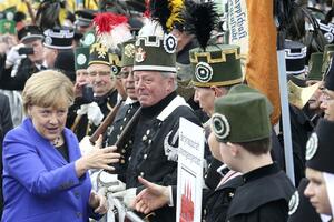 Merkel i Gauk izviždani u Drezdenu: "Izdajnici"