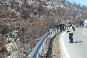 Put Nikšić-Podgorica: Cisterna izletjela s kolovoza, povrijeđen...