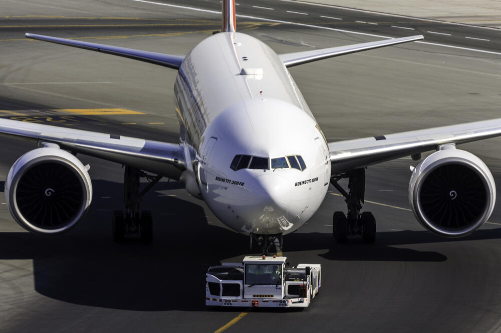 avion, pista, Foto: Shutterstock