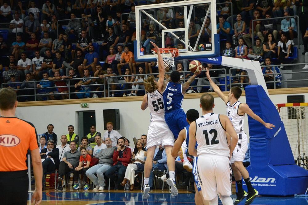 Lemon Džons, Foto: Vijesti