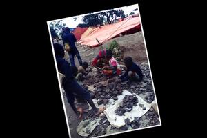 Kongo: Djeca rudari ginu kopajući kobalt za baterije