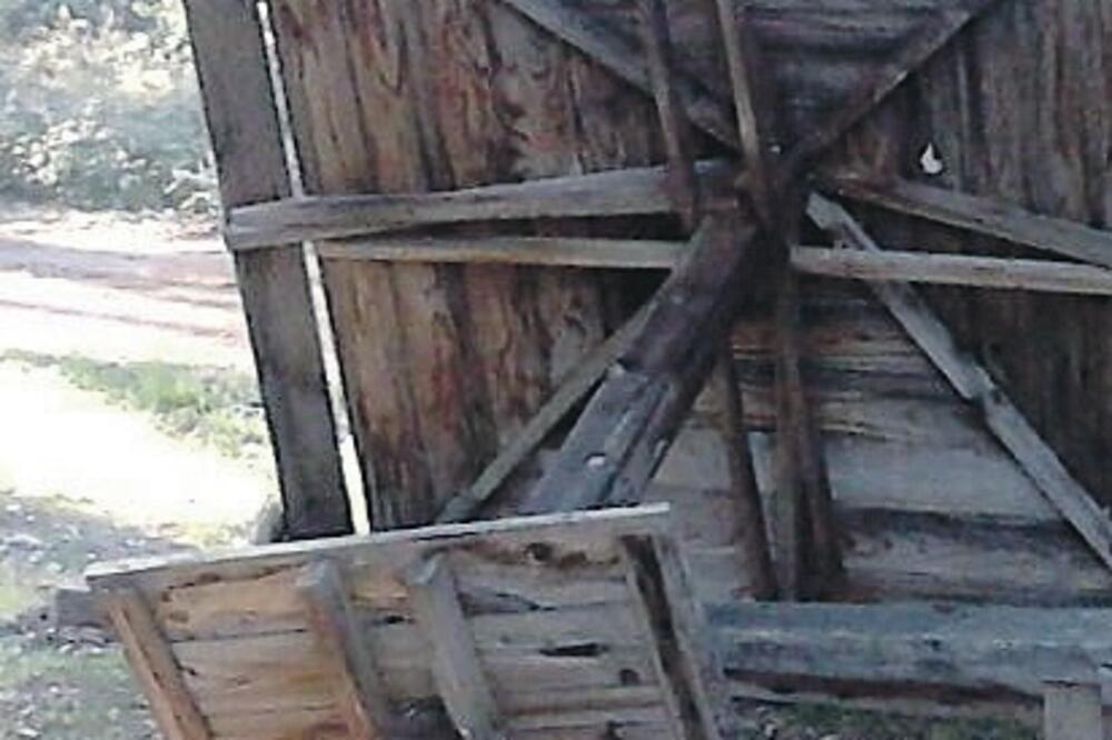 Gorica polomljen inventar, Foto: Borko Ždero