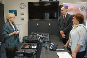 Ambasada SAD donirala Upravi carina opremu za suzbijanje šverca