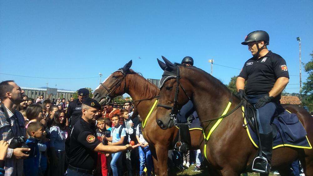 Nikšić policija, posjeta školi