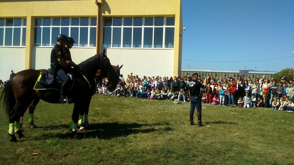 Nikšić policija, posjeta školi