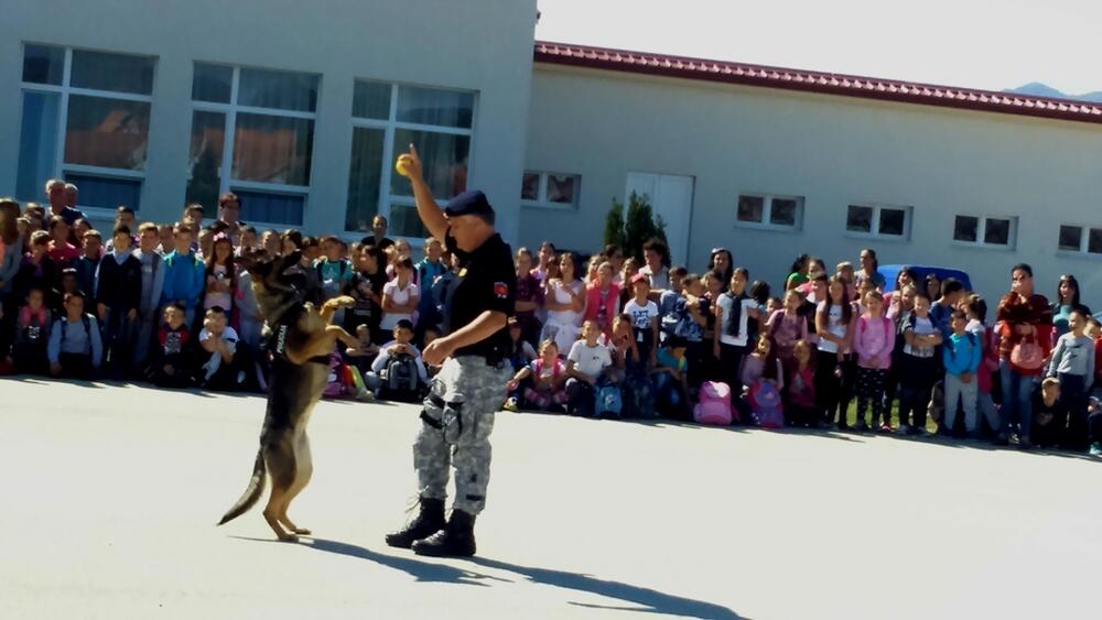 Nikšić policija, posjeta školi