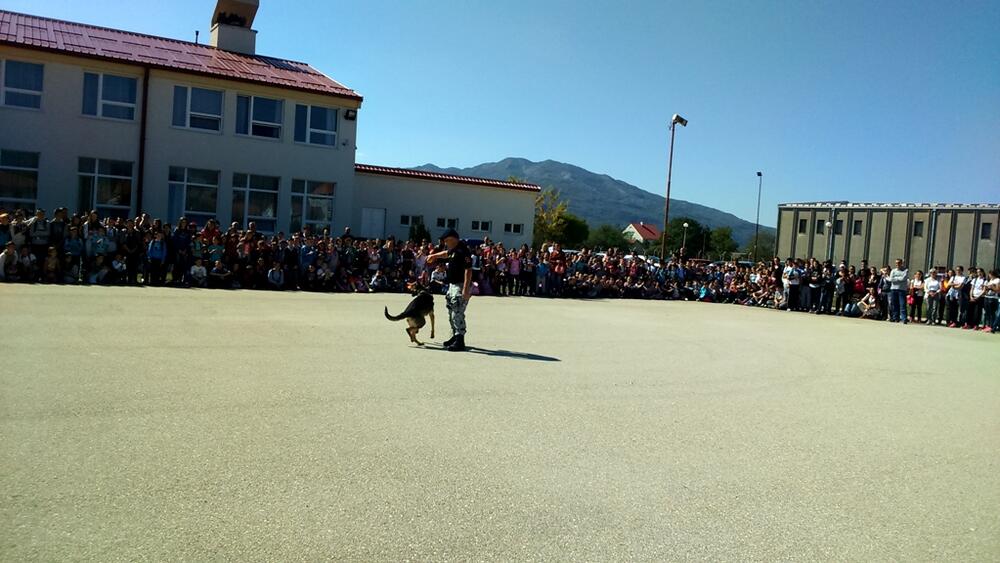 Nikšić policija, posjeta školi