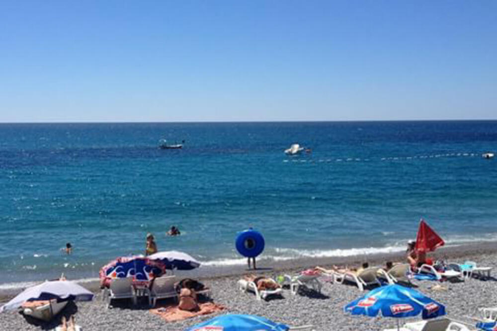 Buljarica, plaža, turisti, Foto: Nemanja Vukotić