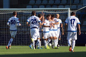 Sutjeska proradila, Mladost na ivici eliminacije