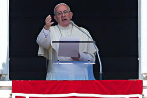 Vatikan: Papa Franjo neće prisustvovati Peresovoj sahrani