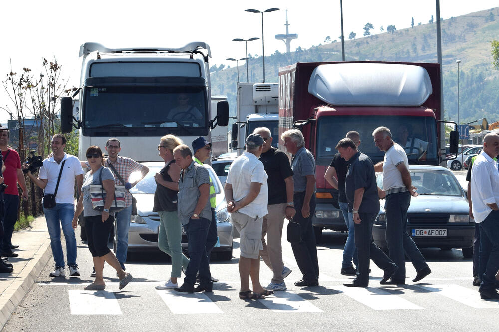 bivši radnici KAP-a blokada, Foto: Boris Pejović