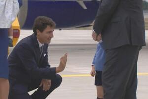 Princ Džordž odbio da "baci ruku" kanadskom premijeru