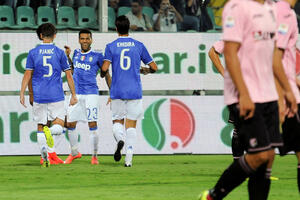 Juveu dovoljan autogol za tri boda, Napoli siguran