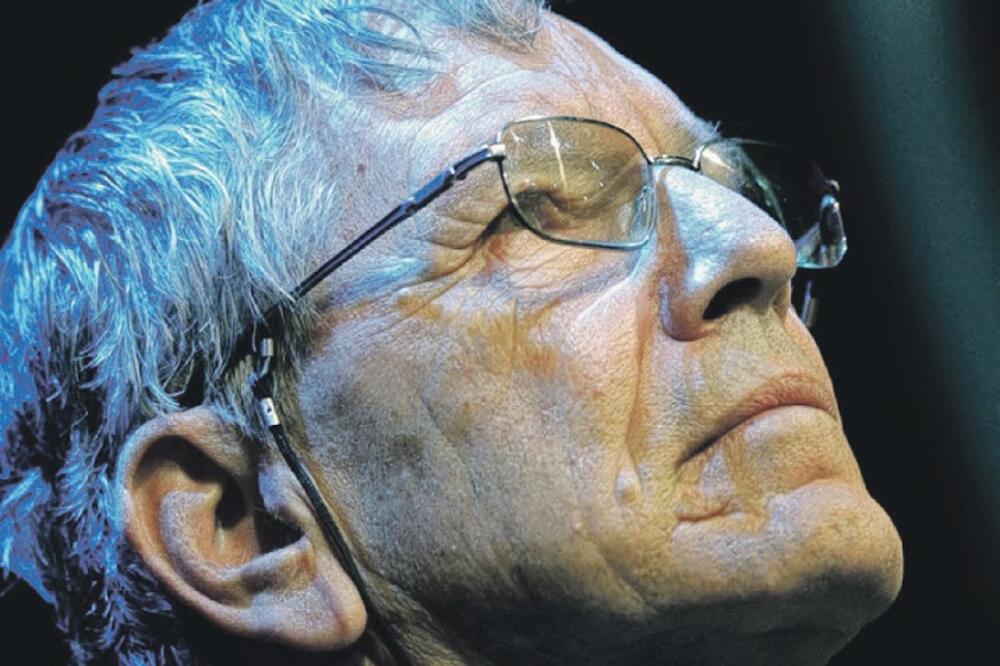 Amos Oz (novine)
