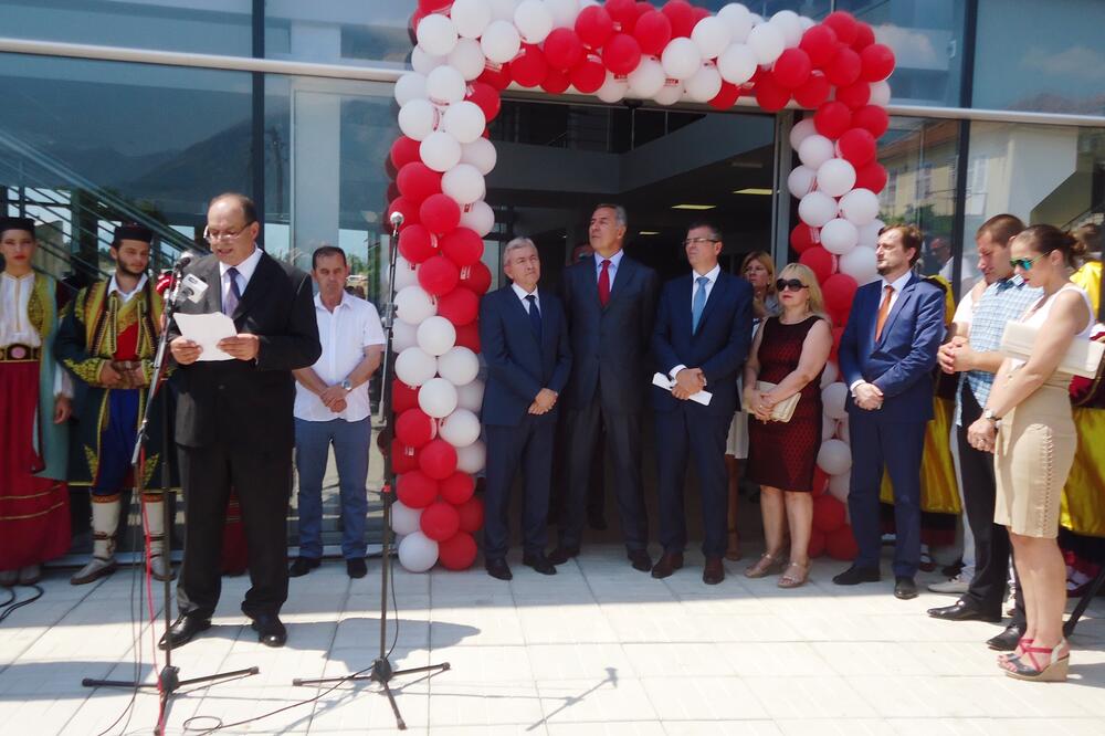 Ivan Novosel, Hilmija Franca , Milo Đukanović, Tivat, autobuska stanica Tivat, Foto: Siniša Luković