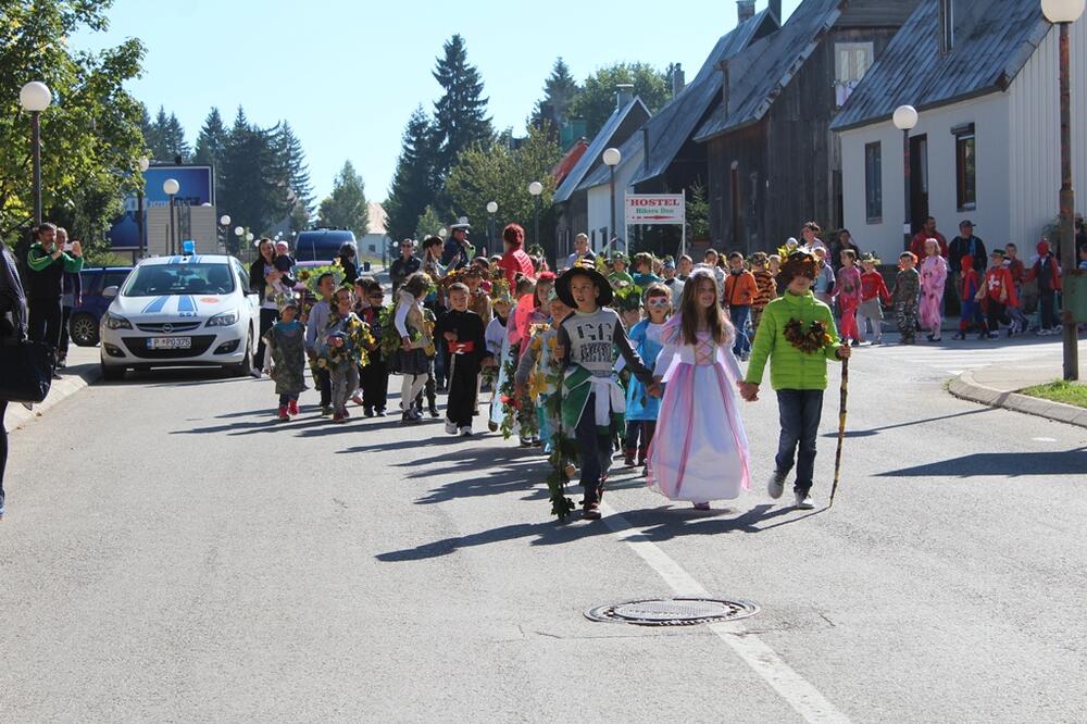 Maskenbal, osnovci, Žabljak, Foto: Obrad Pješivac