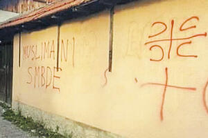 Grafit "Muslimani smrde" u ponedjeljak osvanuo u Pljevljima: SNP-u...