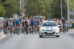 VDT apologizes to cyclists: "cut" the column with an official car
