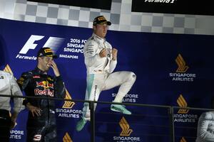 Rozberg osvojio Singapur i preoteo vođstvo Hamiltonu
