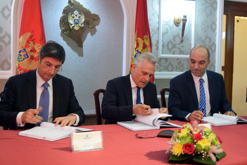Potpisivanje ugovora o dodjeli koncesije, Foto: Boris Pejović