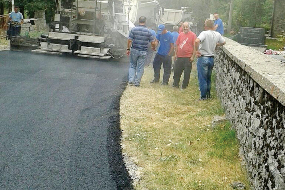 Aasfaltiranje selo Preoče, Foto: Privatna arhiva