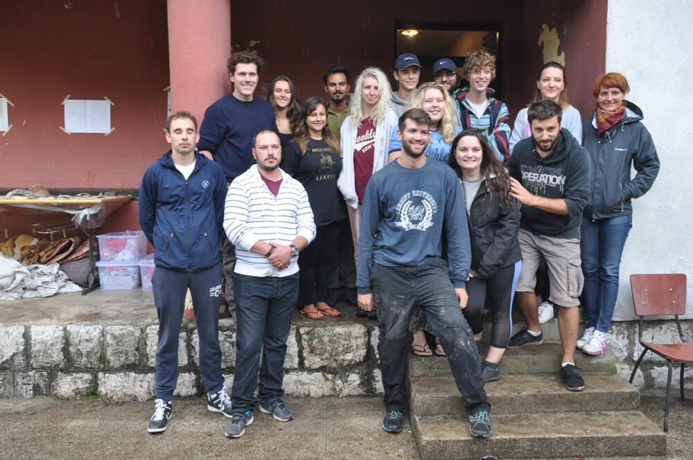 Arheolozi, Vrbička pećina