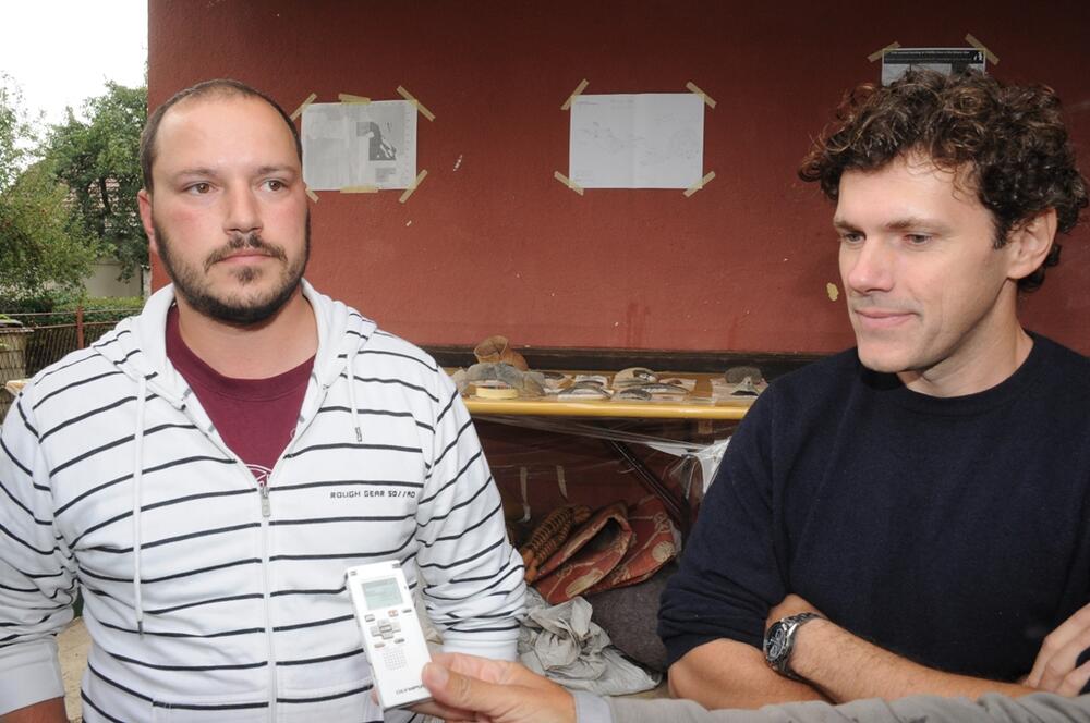 Arheolozi, Vrbička pećina