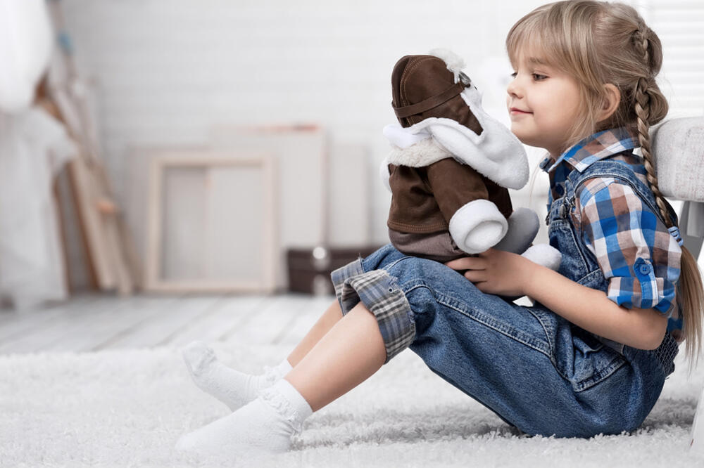 djevojčica sa igračkom, Foto: Shutterstock