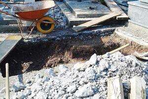 Petrovac: Grobnica iskopana nasred puta