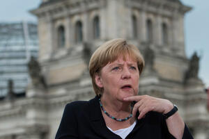 Merkel: Njemci ne trpe novčano zbog pomoći izbjeglicama