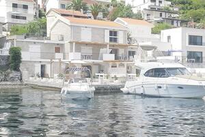 Plaže u Krašićima skoro da više nema: Temelji kuća praktično u moru