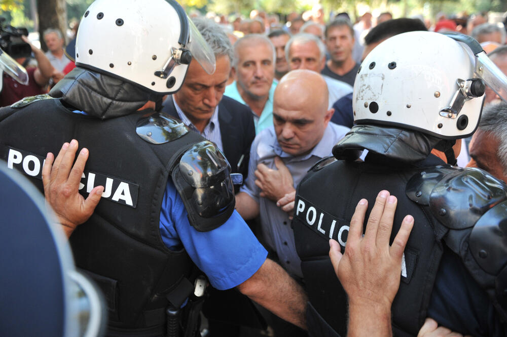 radnici KAP-a, incident, Skupština, Foto: Savo Prelević
